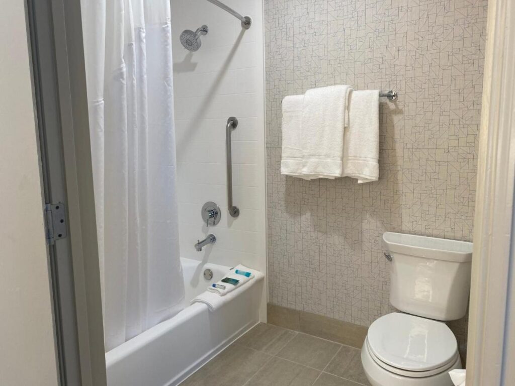 Holiday Inn Express & Suites Mountain View Silicon Valley by IHG - Image 1