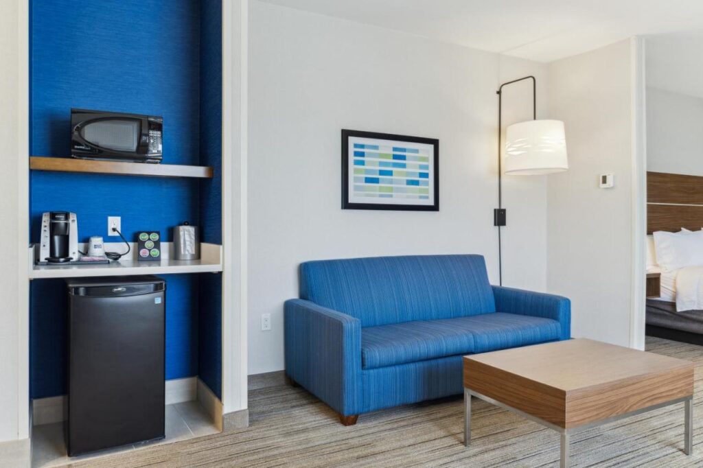 Holiday Inn Express & Suites Mountain View Silicon Valley by IHG - Image 4