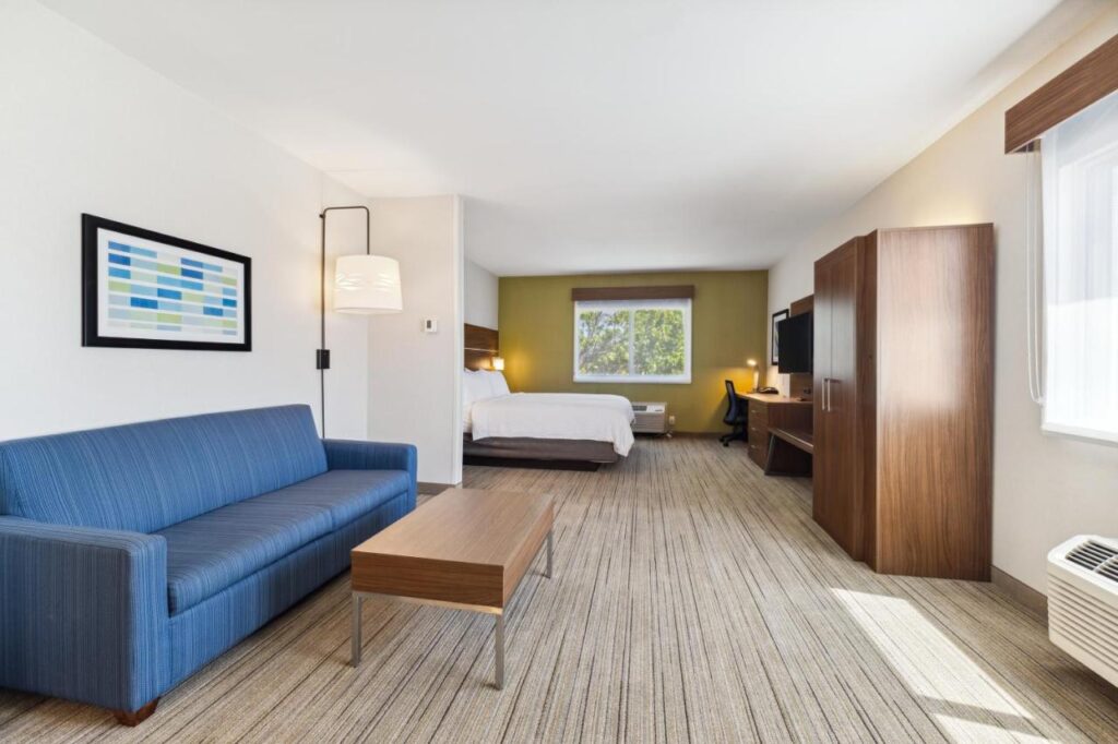 Holiday Inn Express & Suites Mountain View Silicon Valley by IHG - Image 5