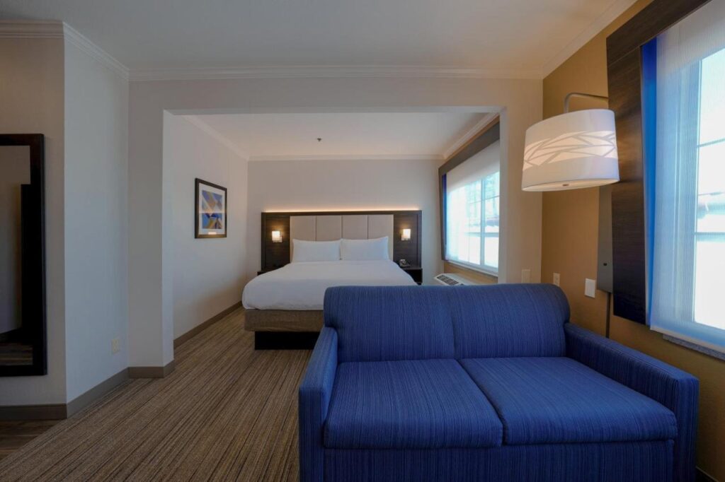 Holiday Inn Express & Suites Santa Clara - Silicon Valley by IHG - Image 3