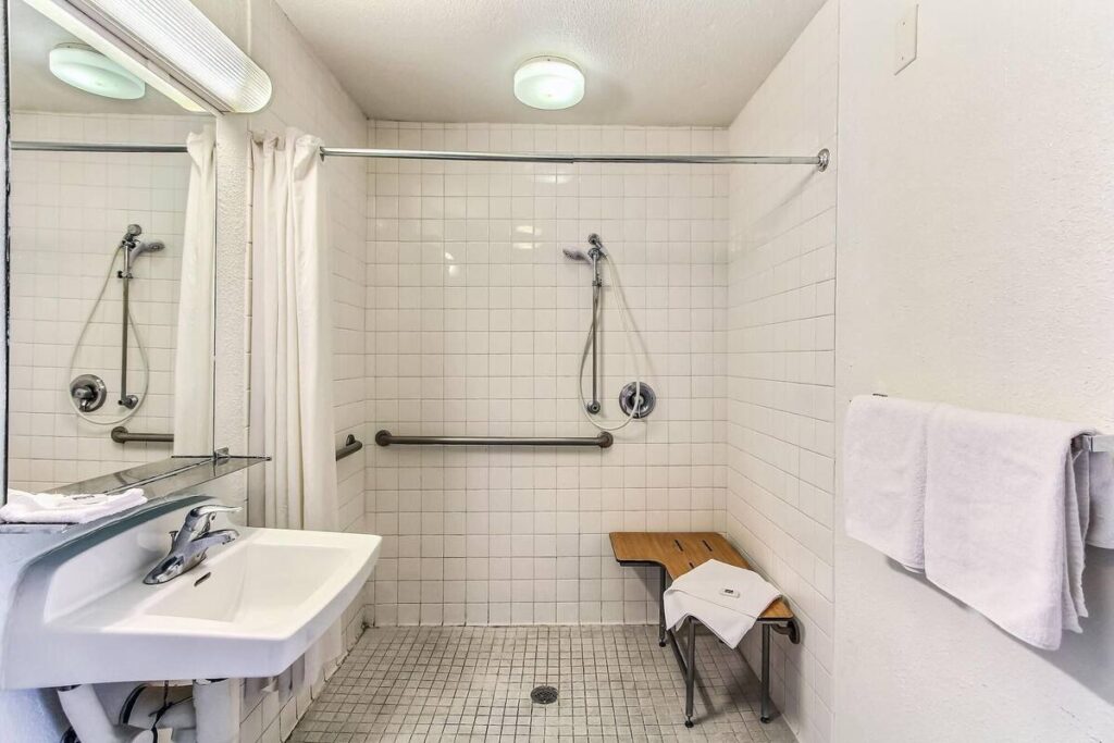 Super 8 by Wyndham Santa Clara - Image 6