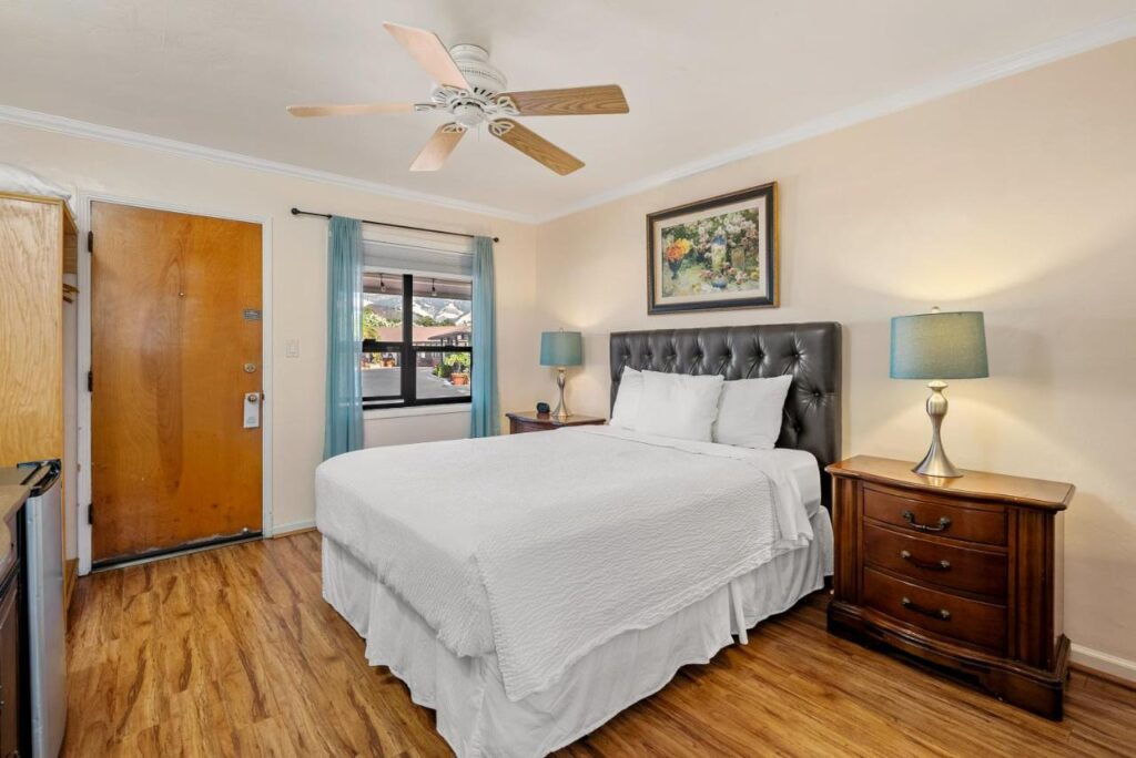 Peach Tree Inn - Image 2
