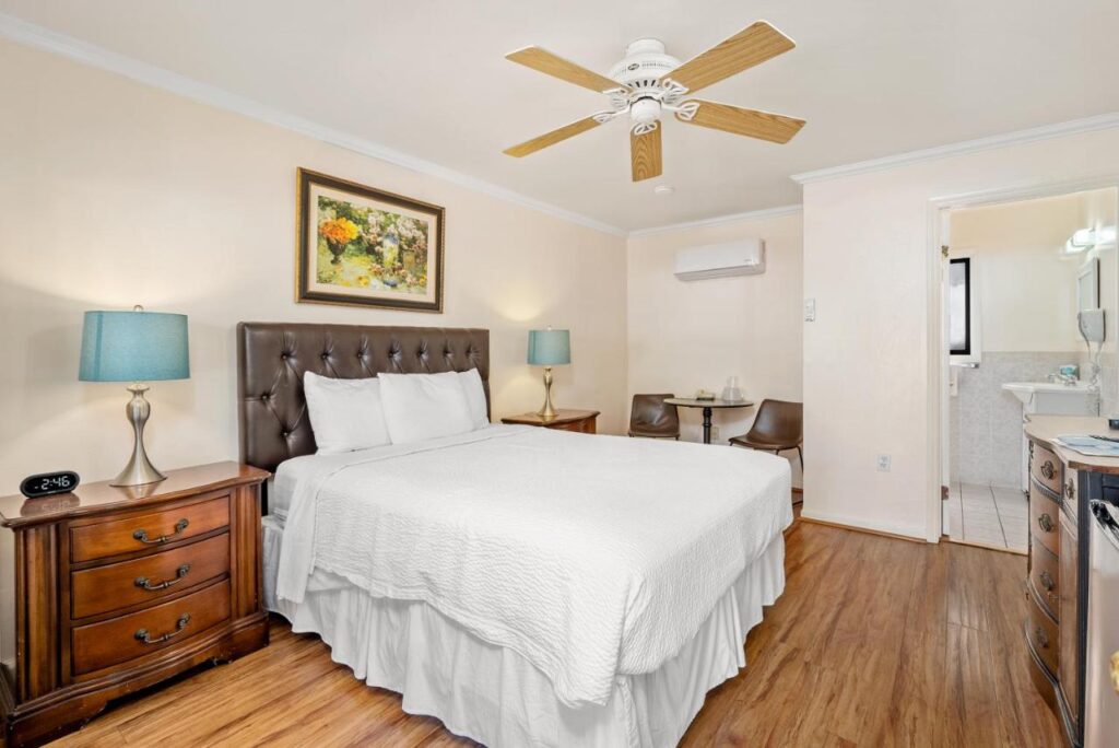 Peach Tree Inn - Image 3