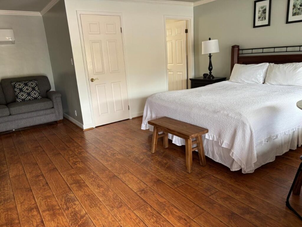 Peach Tree Inn - Image 4