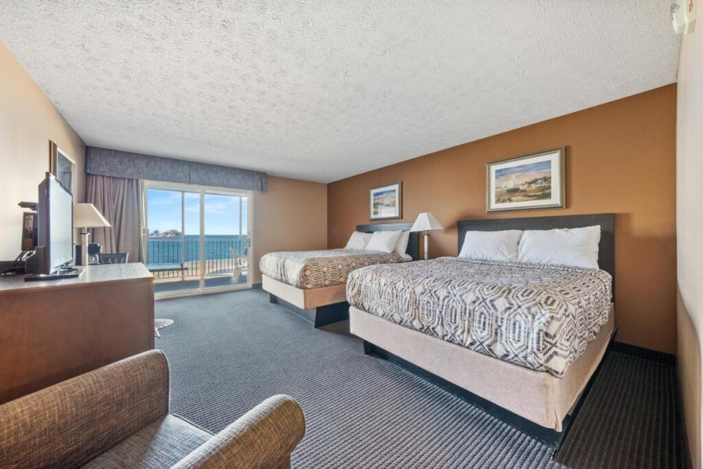 Bayshore Resort Downtown Put-in-Bay Island - Image 3