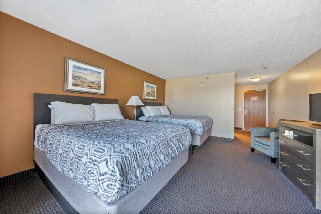 Bayshore Resort Downtown Put-in-Bay Island - Image 4