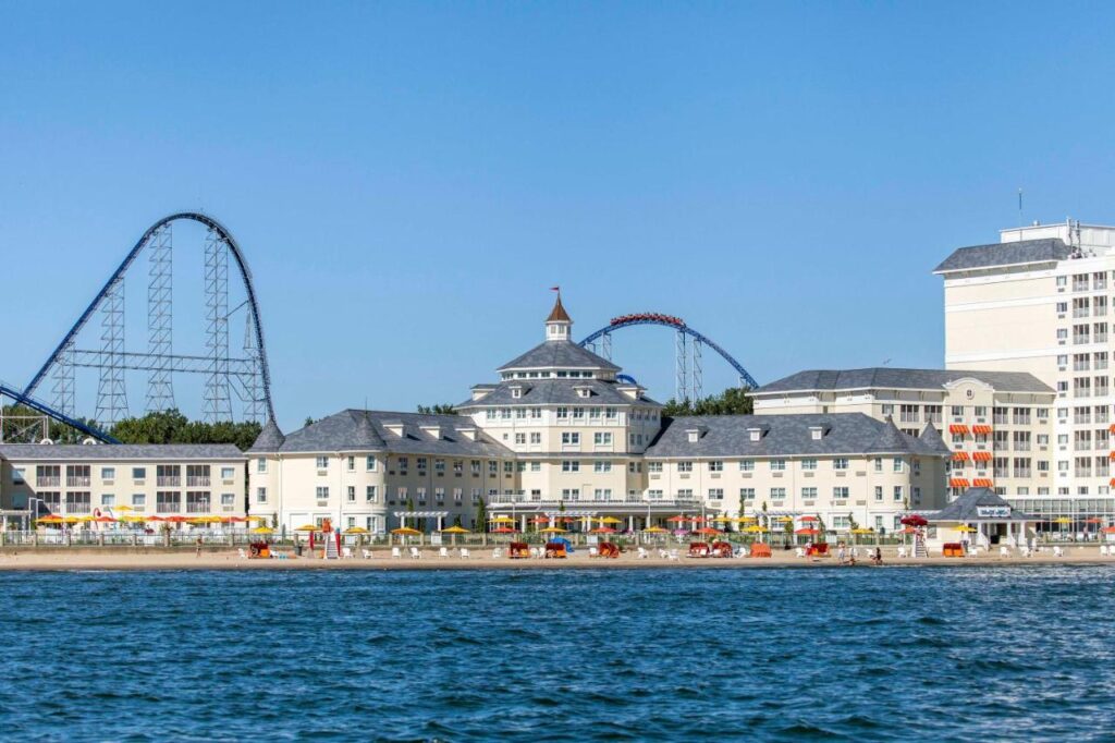 Cedar Point Hotel Breakers - Image 1