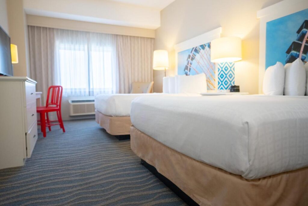 Cedar Point Hotel Breakers - Image 2