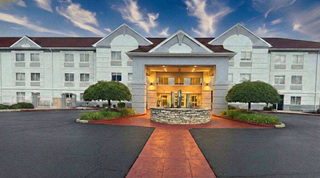 Holiday Inn Express Hotel & Suites Port Clinton-Catawba Island by IHG - Image 1