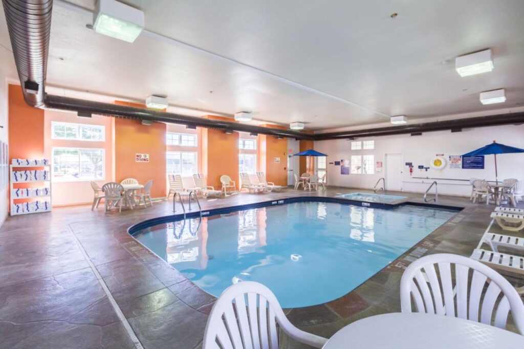 Motel 6-Huron, OH - Sandusky - Image 1