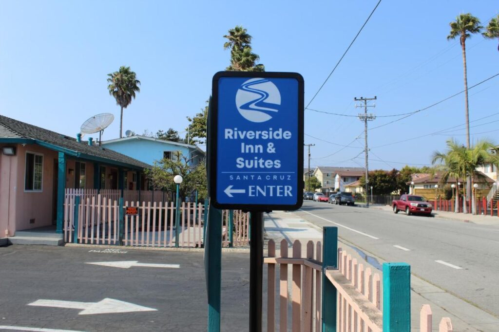 Riverside Inn & Suites Santa Cruz - Image 1