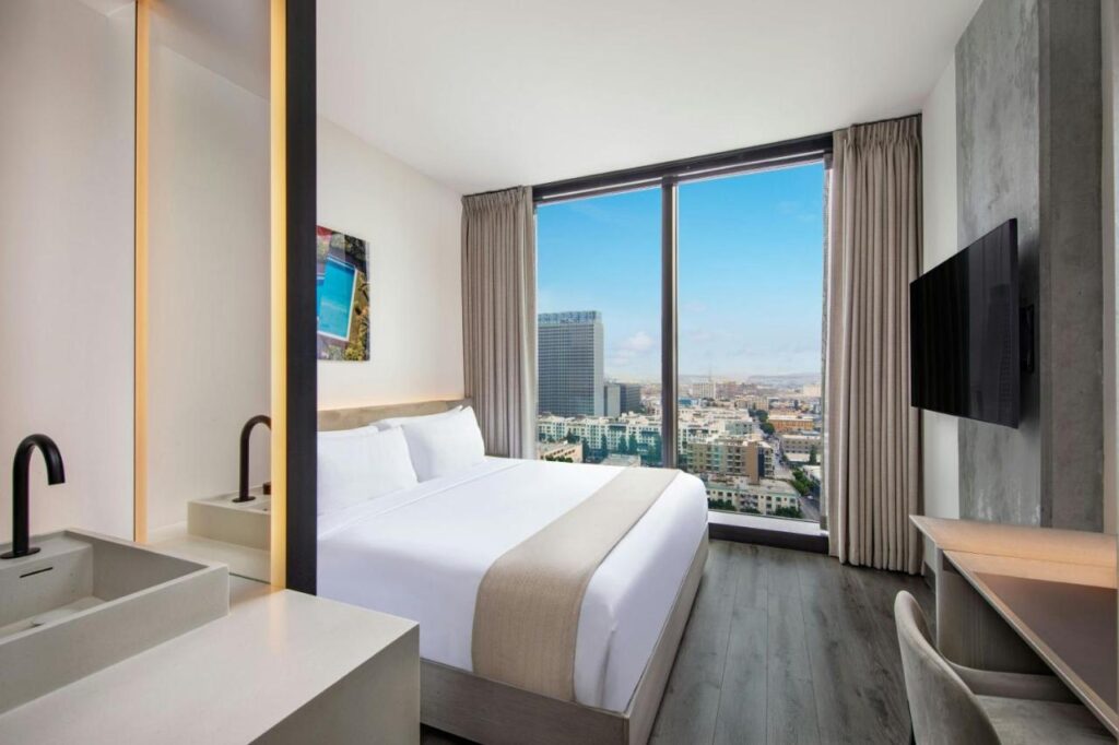 AC Hotel by Marriott Downtown Los Angeles - Image 2