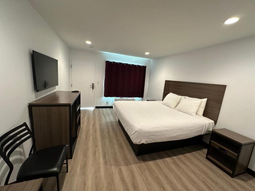 Hyland Inn Van Nuys - Image 1