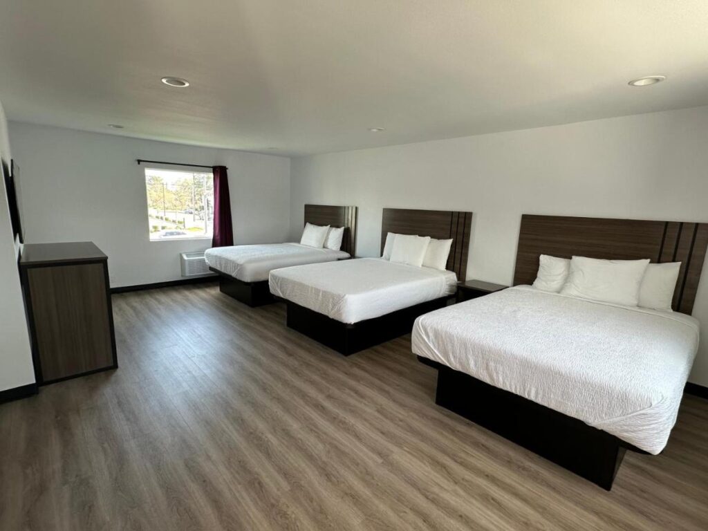 Hyland Inn Van Nuys - Image 2