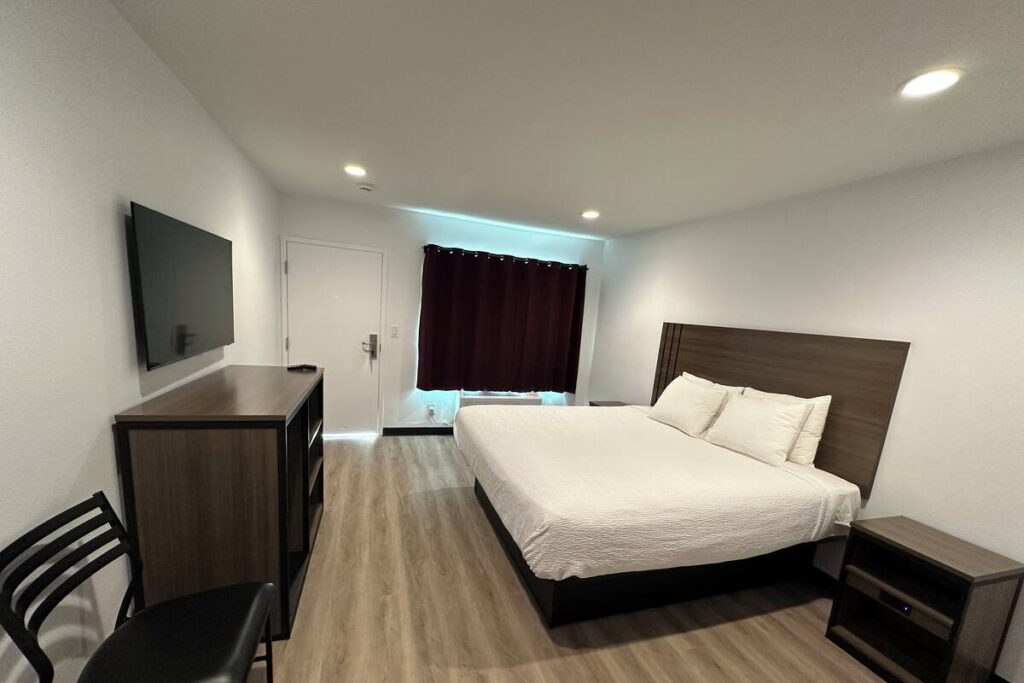 Hyland Inn Van Nuys - Image 3