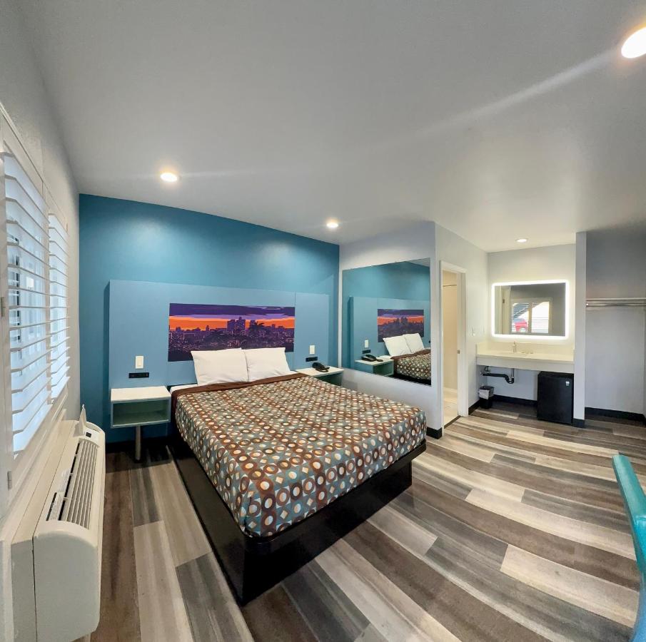 La Casa Motel, Los Angeles - Burbank Airport - Image 1