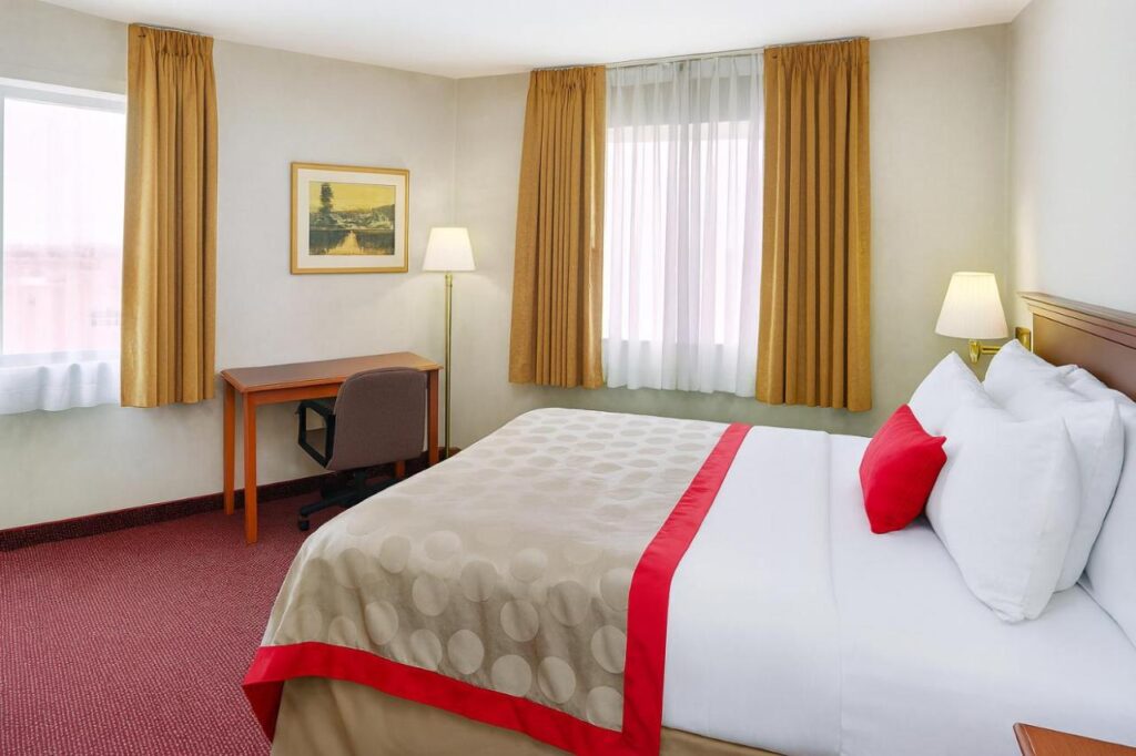 Ramada by Wyndham Hawthorne/LAX - Image 2