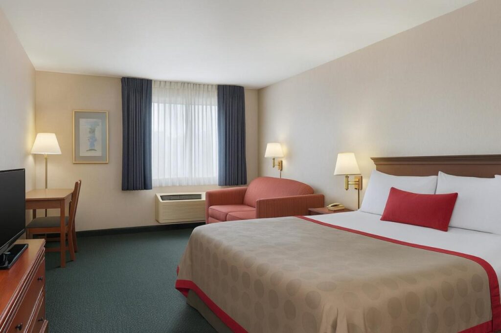 Ramada by Wyndham Hawthorne/LAX - Image 6