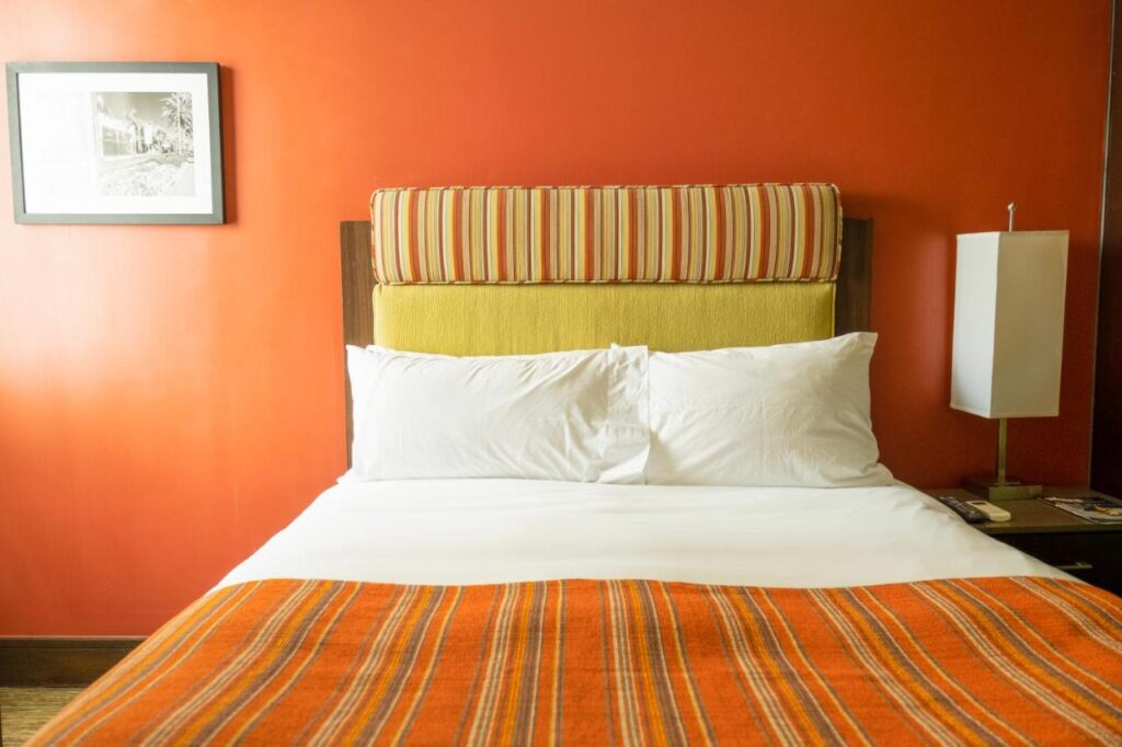 SIRTAJ – Beverly Hills - Image 3
