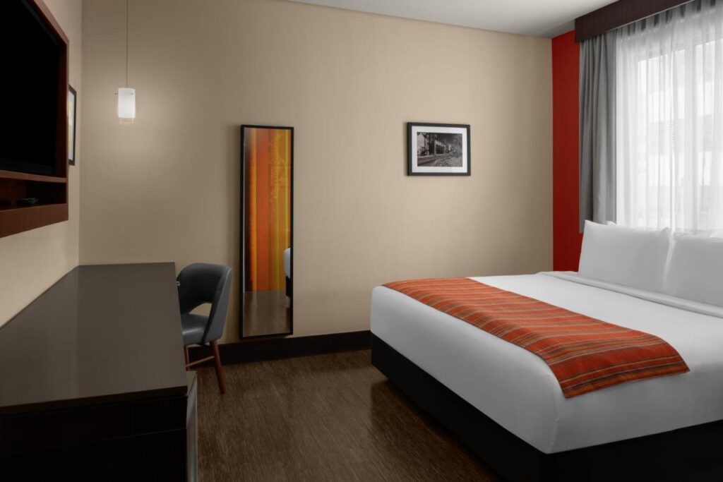 SIRTAJ – Beverly Hills - Image 4
