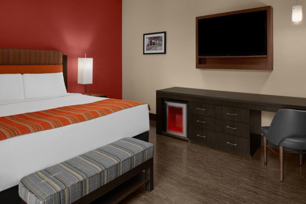 SIRTAJ – Beverly Hills - Image 5