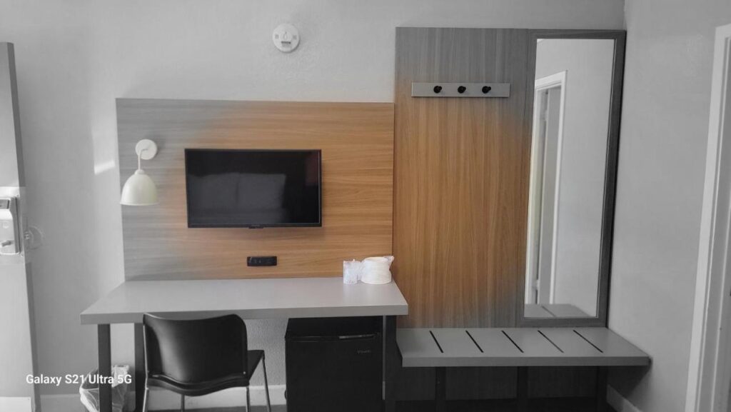 Value Inn Hollywood - Image 2