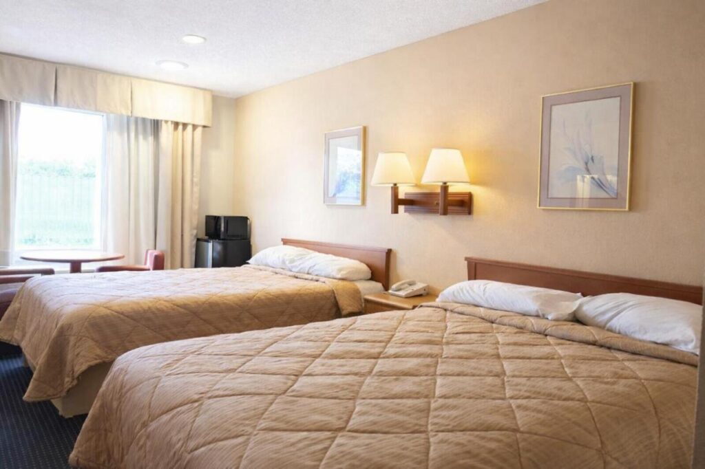 Americas Best Inn - Savannah I-95 - Image 4