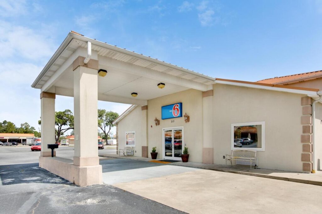 Motel 6-Hinesville, GA - Image 1