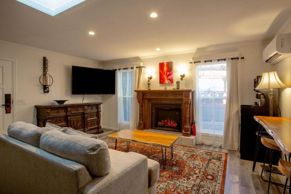 Lantern Light Inn - Romantic Getaway - Image 2
