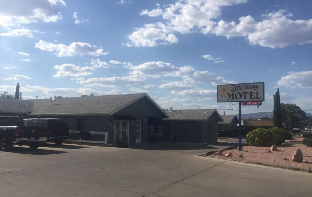 Little Daisy Motel - Image 1