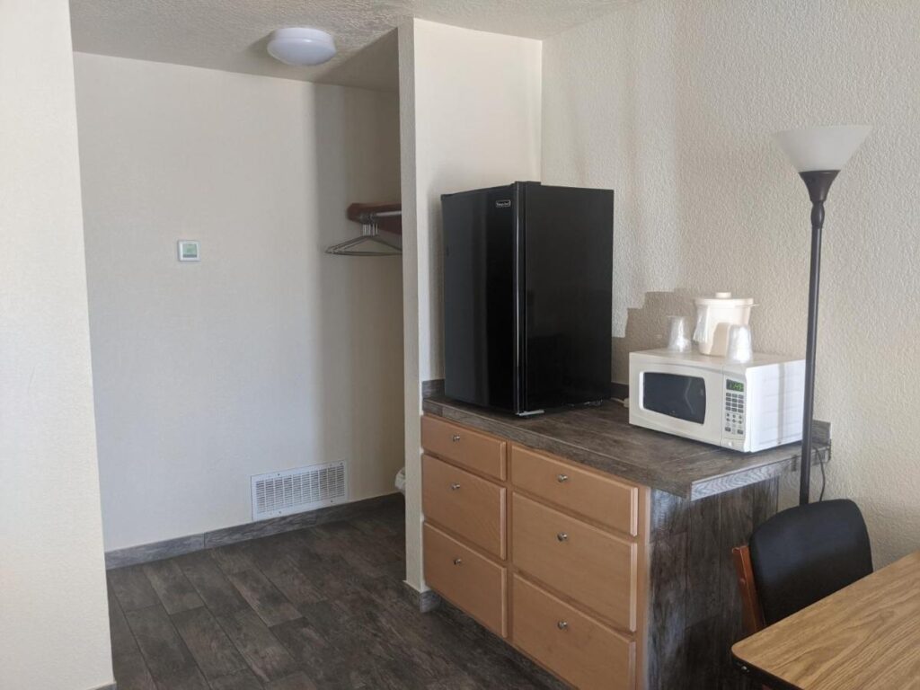 Little Daisy Motel - Image 3