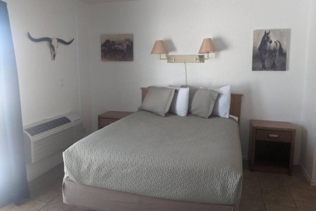 Little Daisy Motel - Image 6