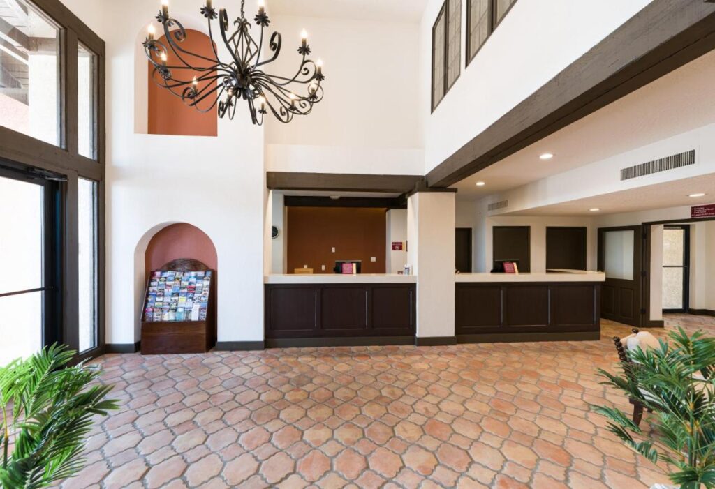 Lux Verde Hotel - Image 1