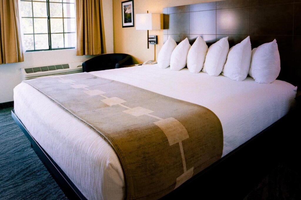 Pines Inn & Suites - Image 3