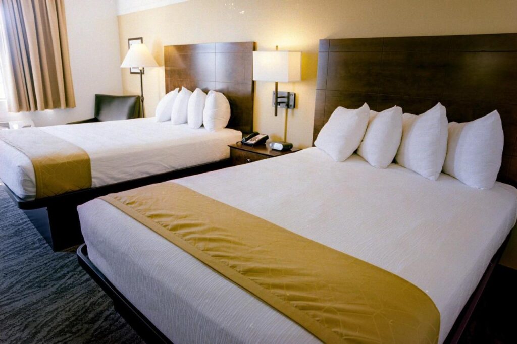 Pines Inn & Suites - Image 5