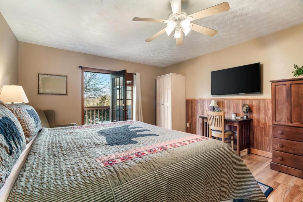 Berry Springs Lodge - Image 2