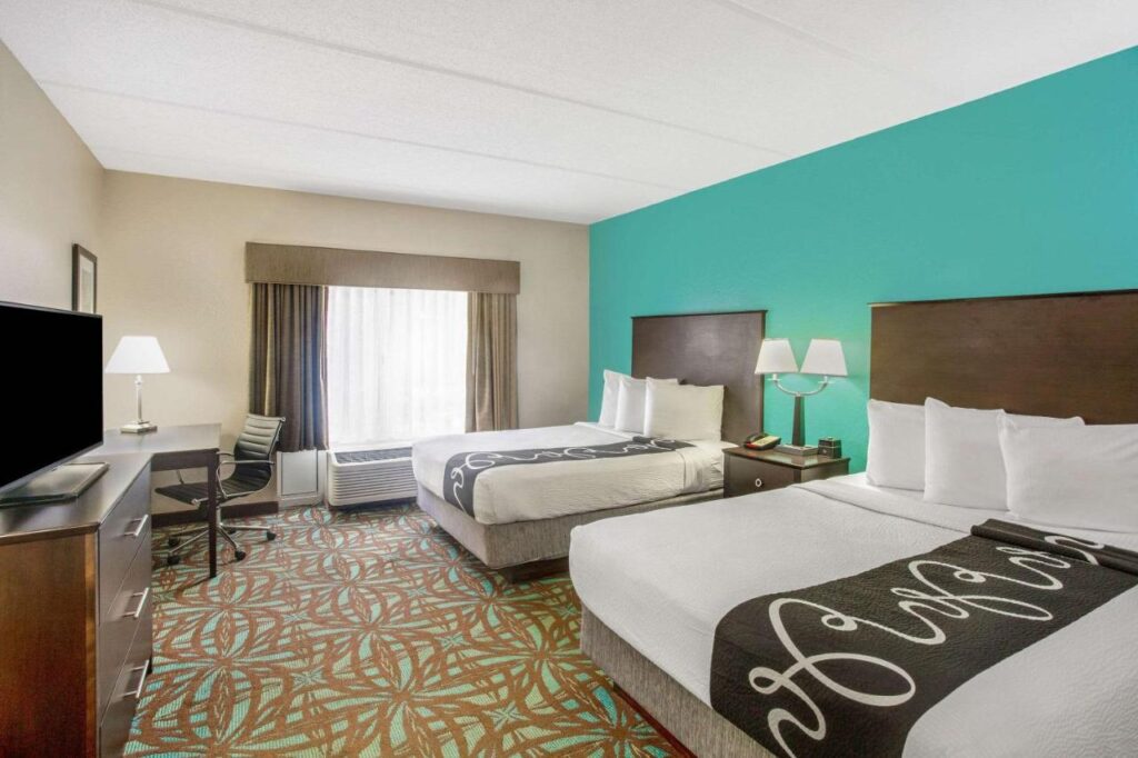 Comfort Inn & Suites Sarasota I75 - Image 2