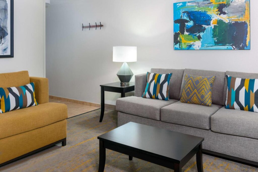Hampton Inn and Suites Sarasota/Lakewood Ranch - Image 3