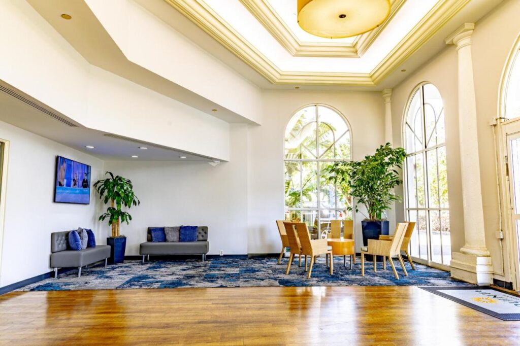 La Quinta by Wyndham Sarasota Downtown - Image 1