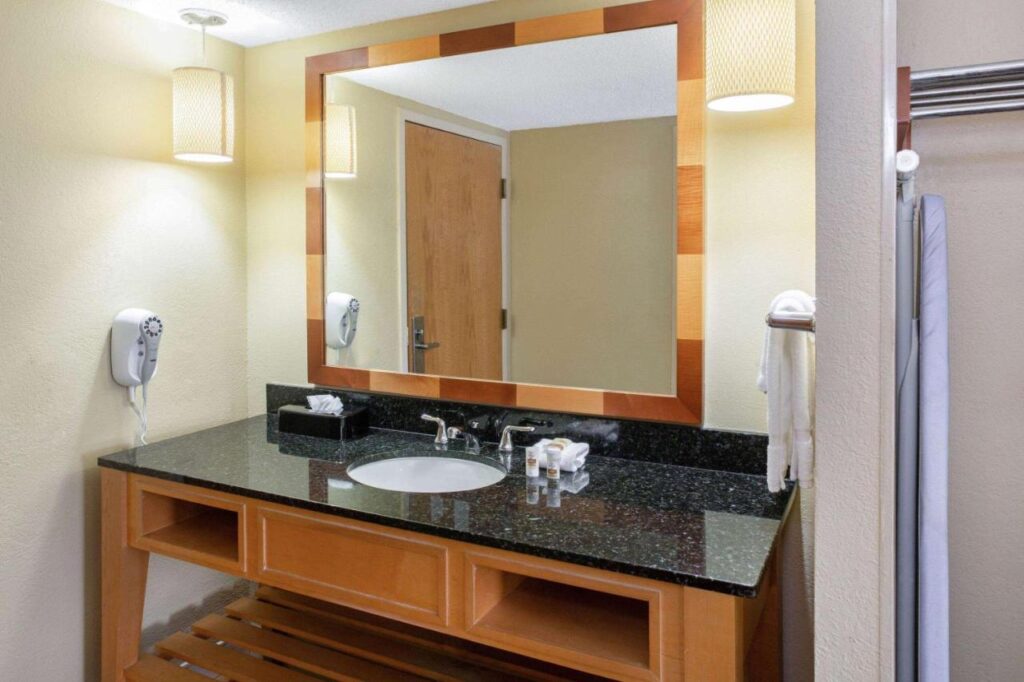 La Quinta by Wyndham Sarasota Downtown - Image 3