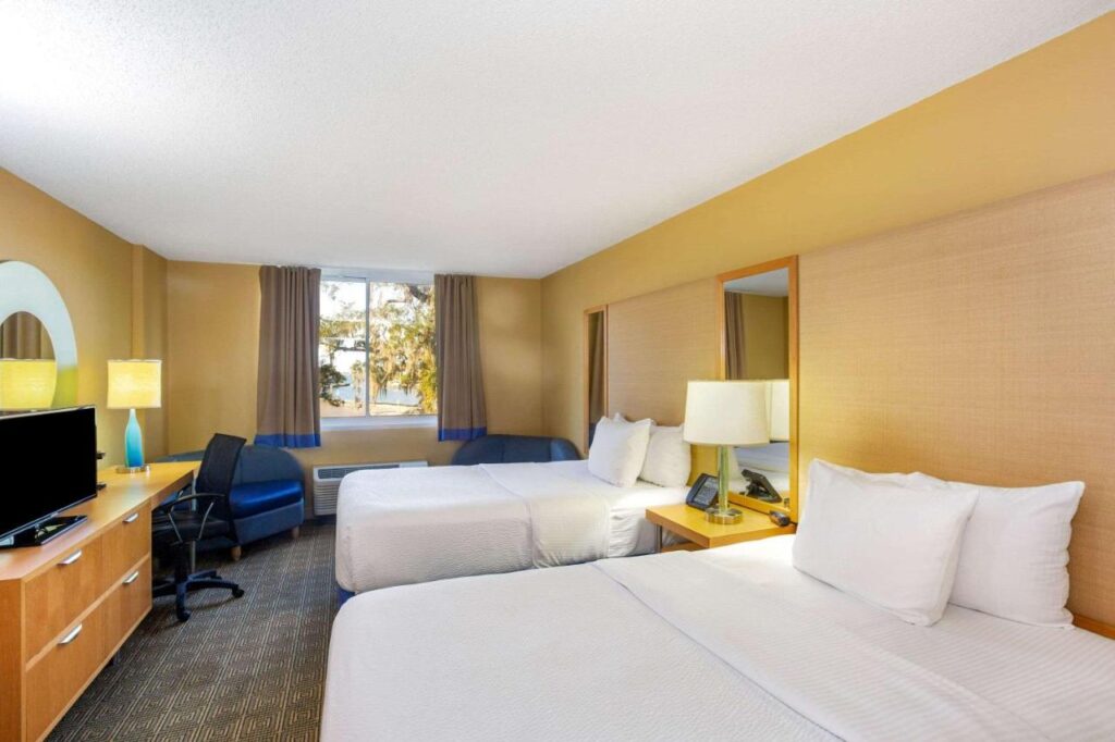 La Quinta by Wyndham Sarasota Downtown - Image 5