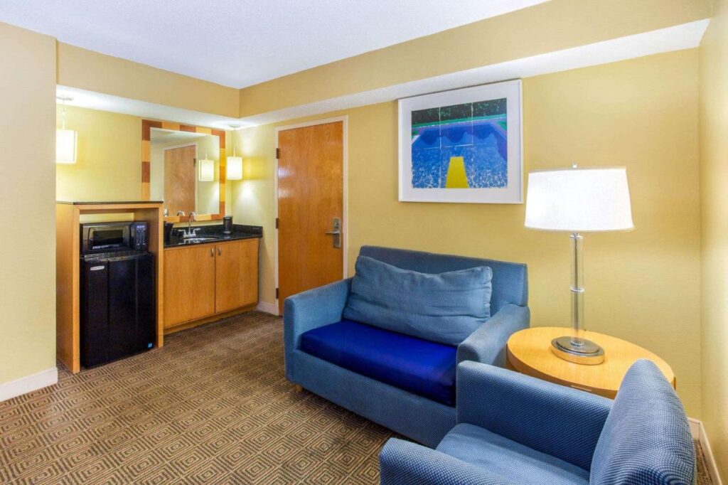 La Quinta by Wyndham Sarasota Downtown - Image 6