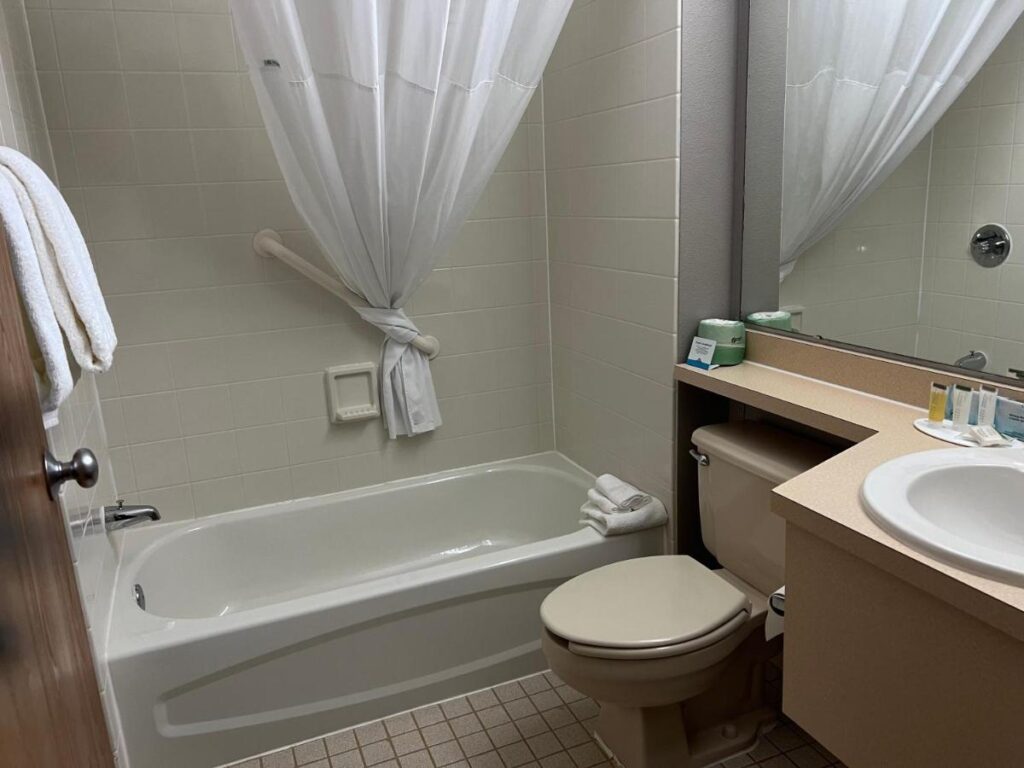 Days Inn by Wyndham Coeur d'Alene - Image 3