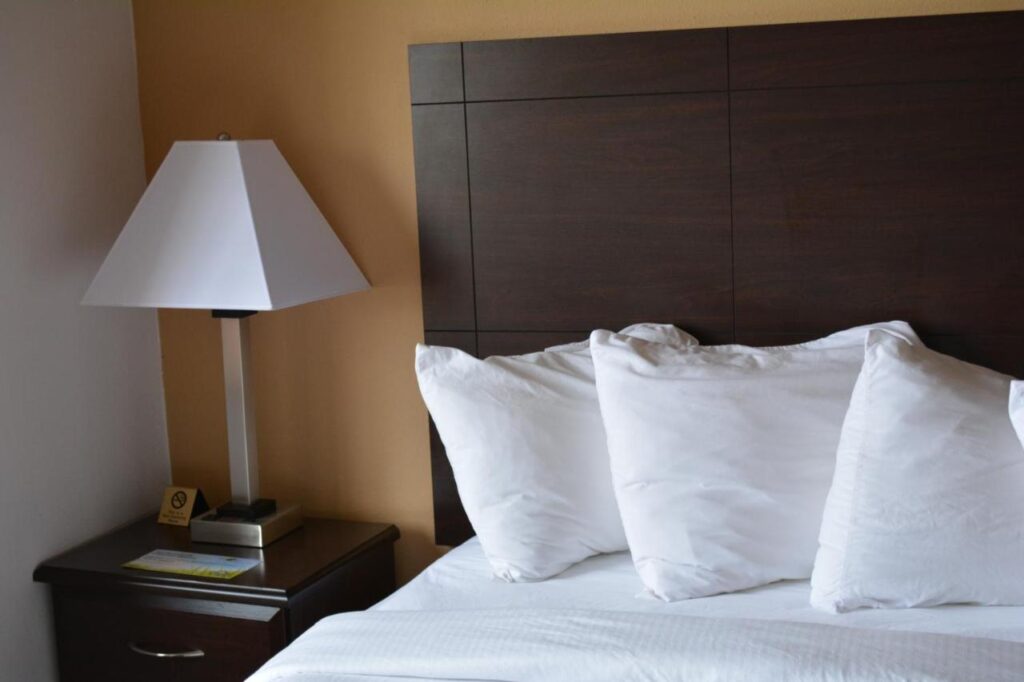 Days Inn & Suites by Wyndham Spokane Airport Airway Heights - Image 1