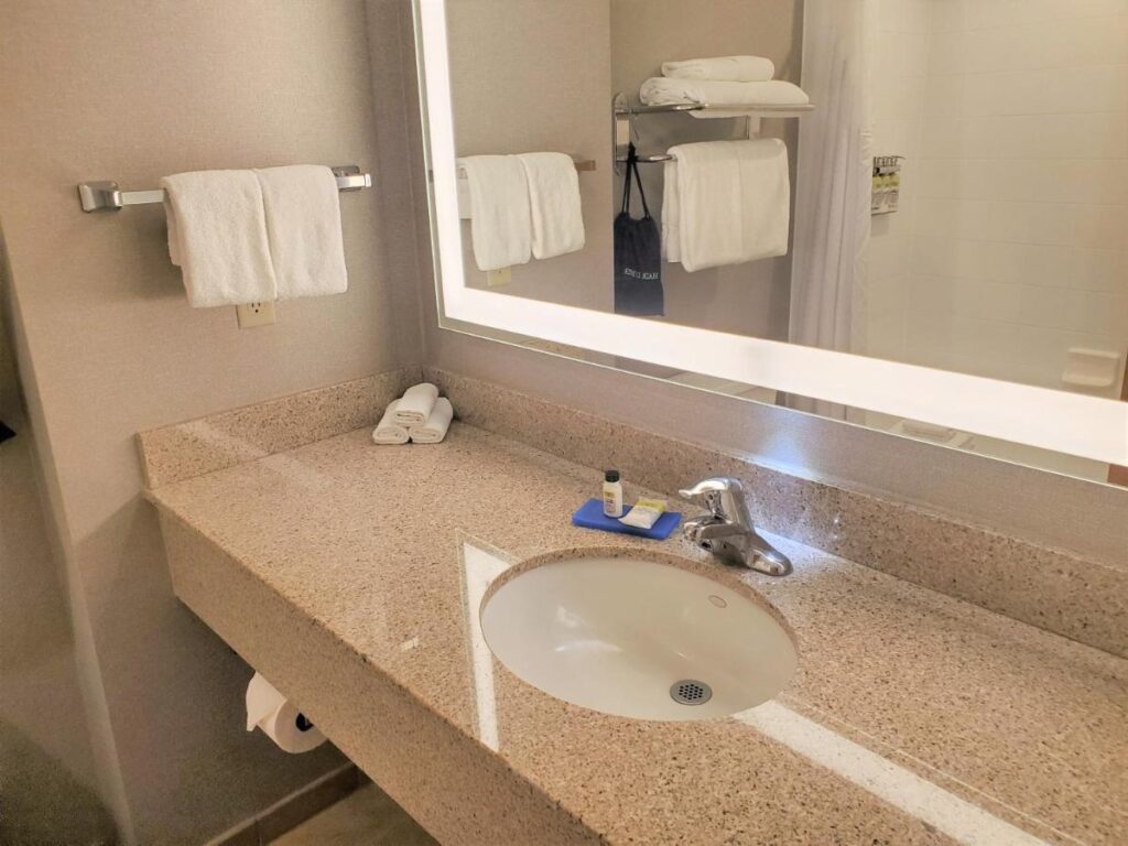 Holiday Inn Express & Suites Cheney by IHG - Image 4