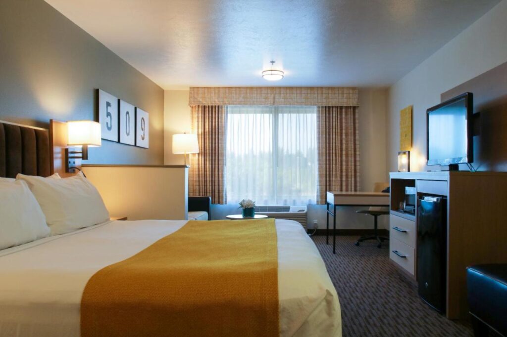 Oxford Suites Spokane Valley - Image 4