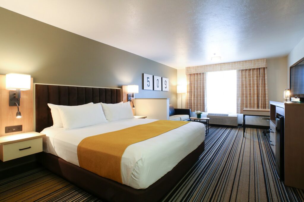 Oxford Suites Spokane Valley - Image 6