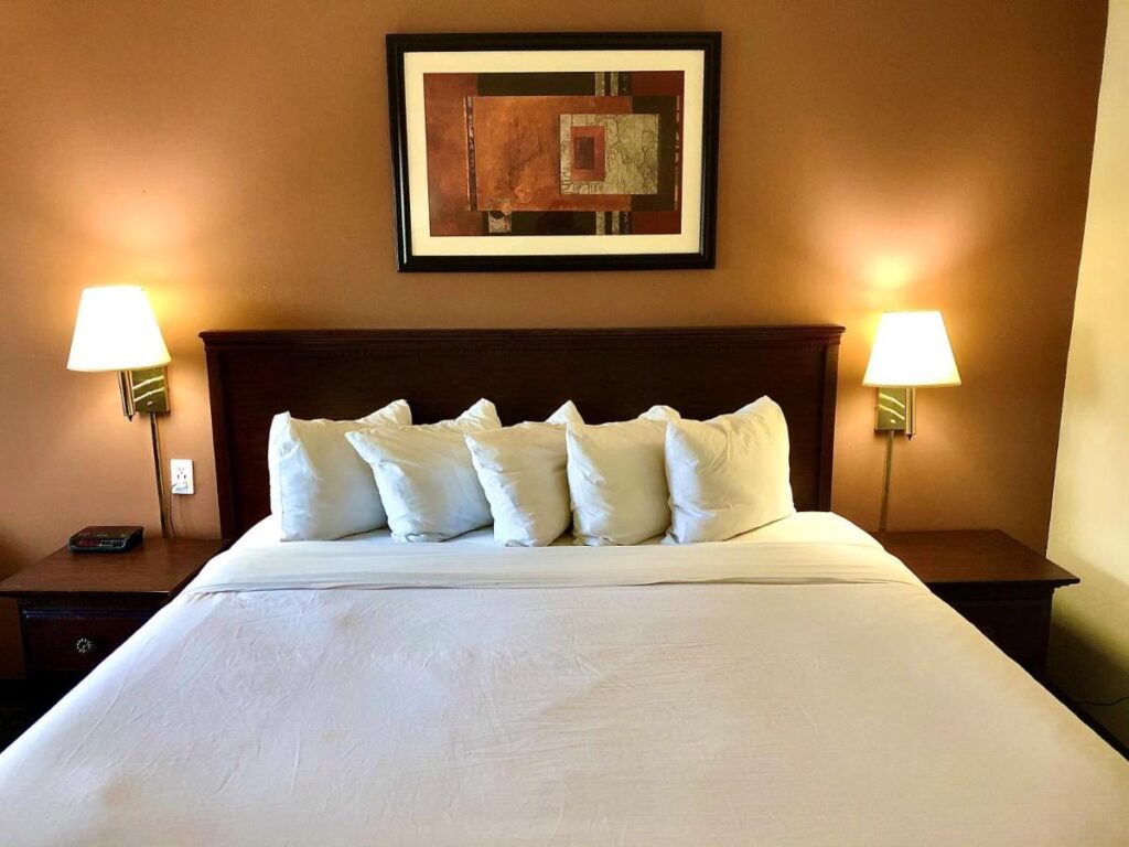 Ramada by Wyndham Spokane Valley - Image 5