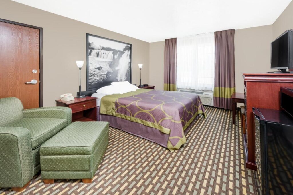 Super 8 by Wyndham Bolivar - Image 2