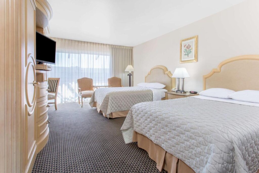 Days Inn by Wyndham Modesto - Image 3